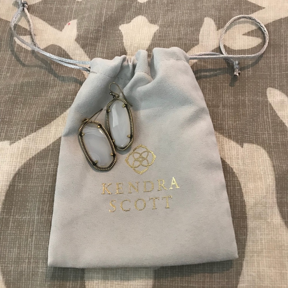 Kendra Scott: Elle Gold Earrings in Cream/Stone